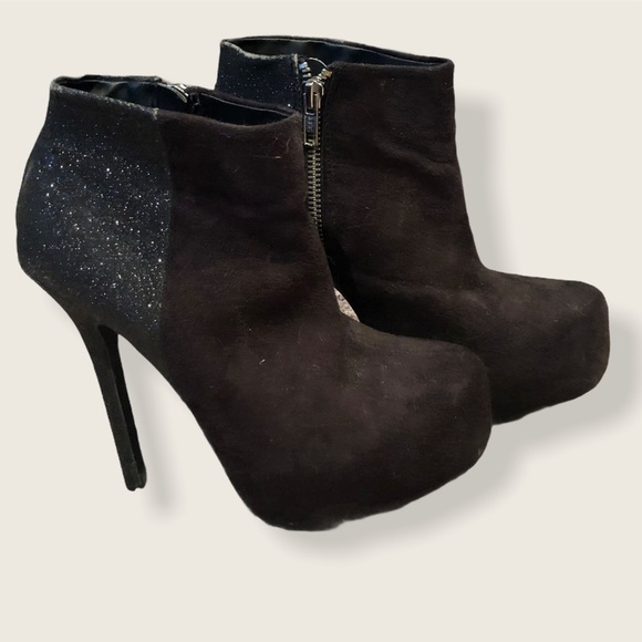 🛍 5 for $30 🛍 Black Platform Heels - Picture 1 of 4